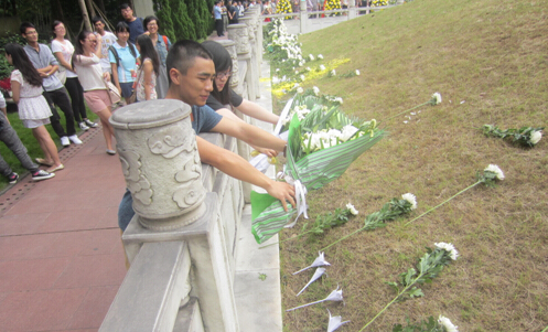 【缅怀先烈，祭奠先贤】开元网页版组织参与首个“烈士纪念日”活动